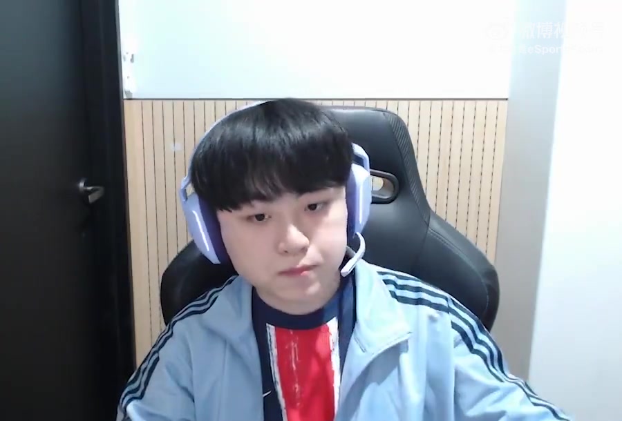 png电子谁直播做的过你呀！Showmaker因上次点外卖被Lucid和BeryL争抢 决定锁门来应对Gank的队友