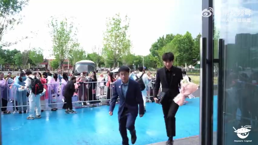 png电子平台AL发布战胜BLG赛事Vlog：我真的很想哭，但我们要把泪水留在决赛